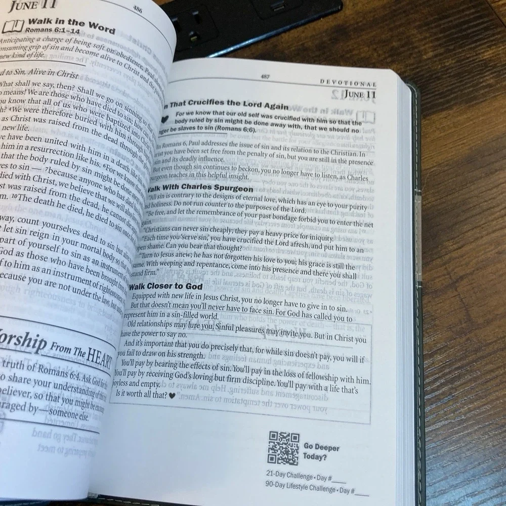 The Family Wins New Testament Bible Devotional 2020 Christian Study Gift New‎
